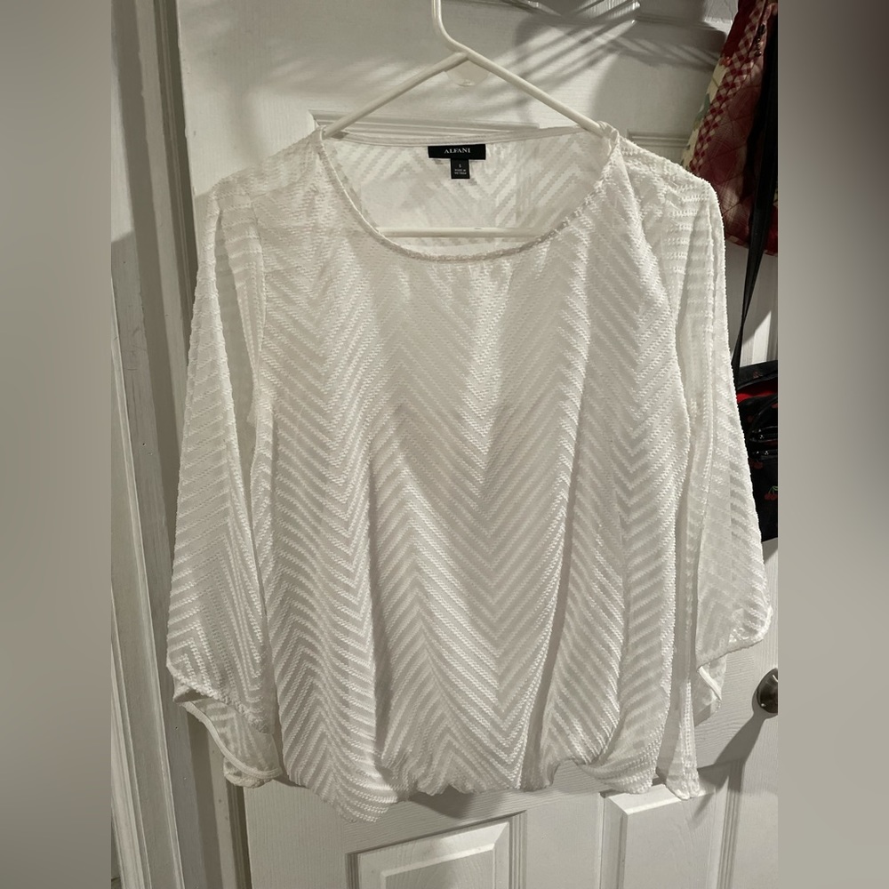 Alfani White Textured Blouse (ALMOST NEW)